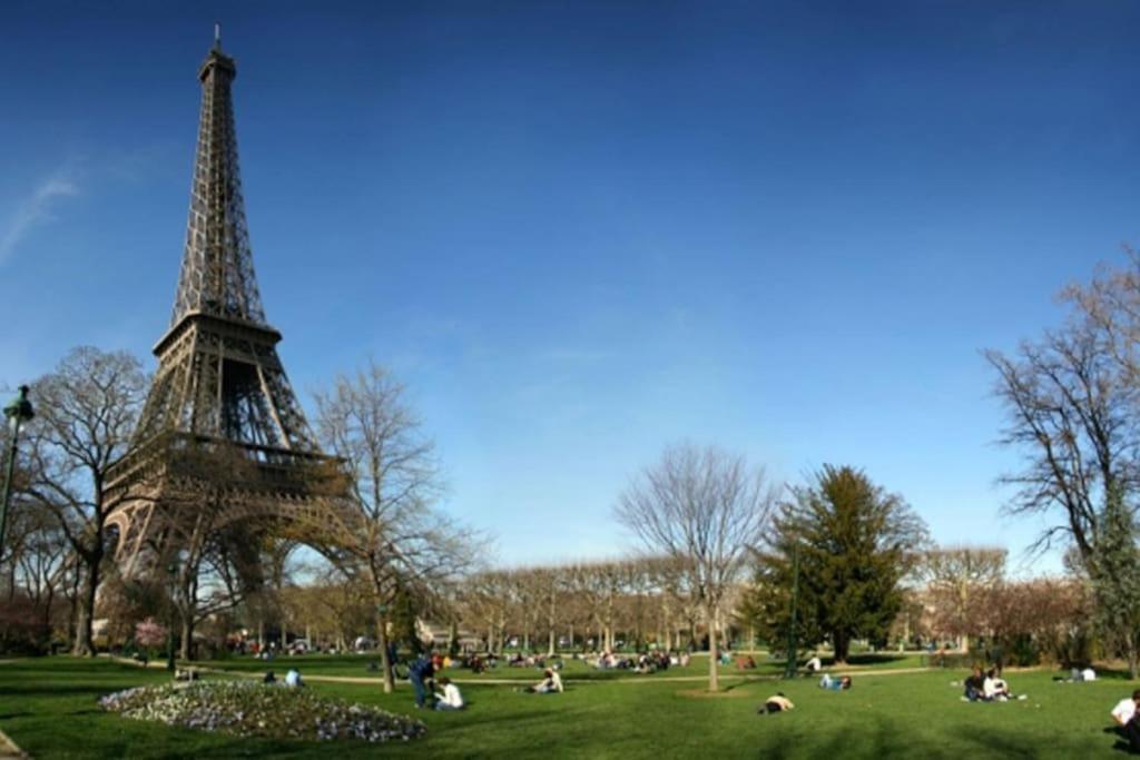 Appartement De Luxe 1 Chambre Tour Eiffel Avec Balcon Paris Exterior photo